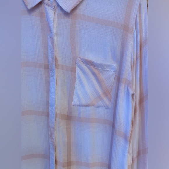 Rails Hunter Button Up Shirt
White, Blush & Sand
Size small
Perfect condition - Picture 12 of 15